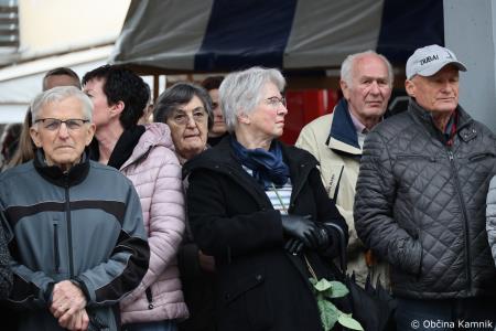 Dobrodošel mamut v Kamniku je dobil svoje mesto bronasti mamut v naravni velikosti, ki stoji v Mamutovem parku (37)